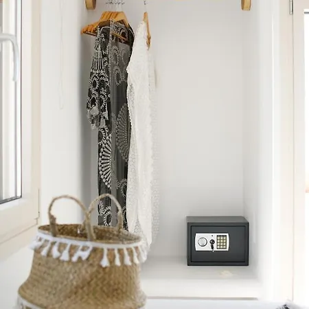 Naxos Earth מלון