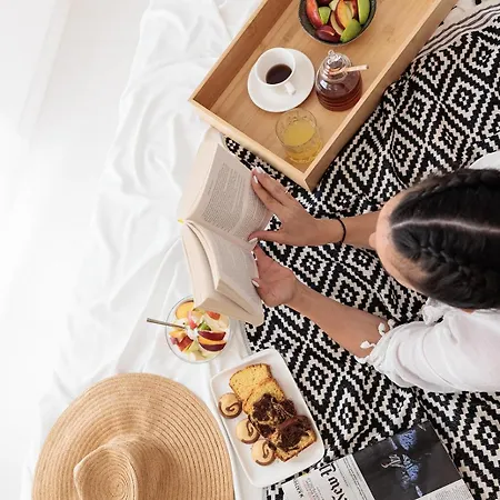 Naxos Earth מיקרי ויגלה