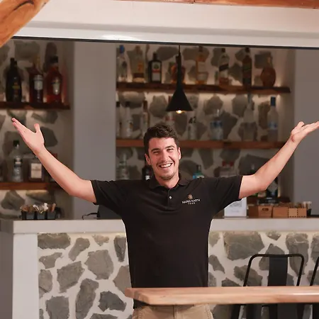 Naxos Earth מלון