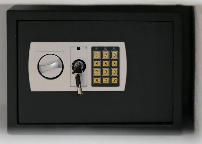 Naxos Earth 米科利维亚