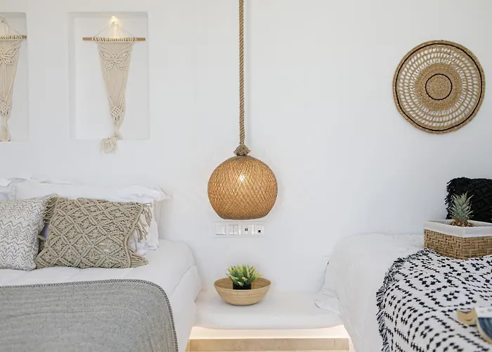 Naxos Earth 酒店 *