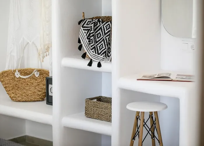 Naxos Earth 酒店 *