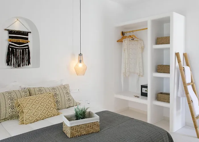 Naxos Earth 酒店 *